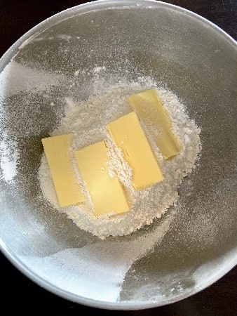 バター40gと粉